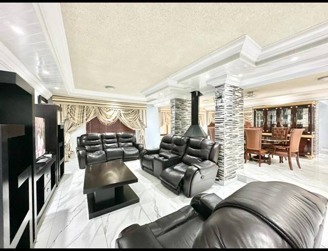 4 BEDROOM HOUSE FOR SALE IN CYCAD ESTATE